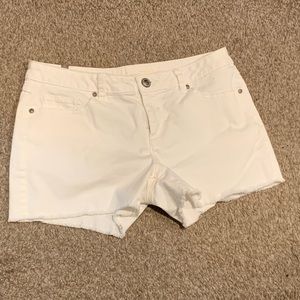Lauren Conrad white jean shorts Size 10